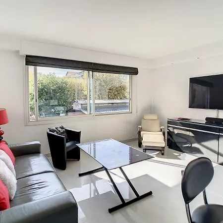 Apartment Luxueux Idealement Situes En Plein Centre Ville De