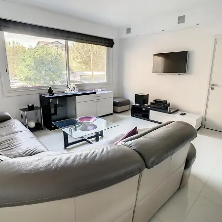 Luxueux Idealement Situes En Plein Centre Ville De * Cannes